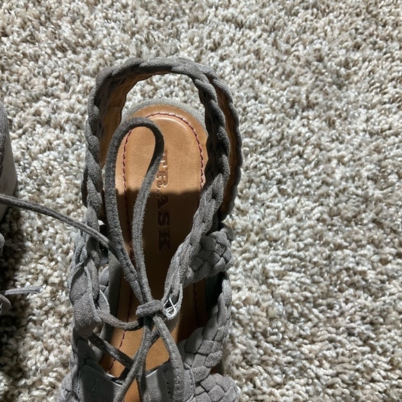 Trask Suede Wedge Platform Sandals Grey Toupe - Picture 3 of 11